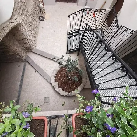 בית נופש La Casetta Nel Borgo Nascosto - House With Private Garden *