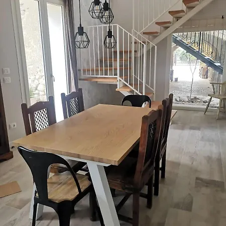 La Casetta Nel Borgo Nascosto - House With Private Garden בית נופש Raffa