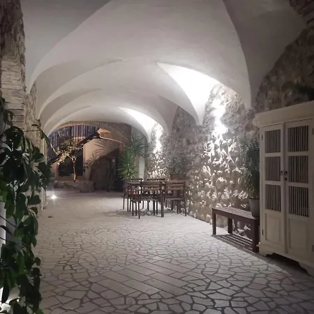 La Casetta Nel Borgo Nascosto - House With Private Garden בית נופש