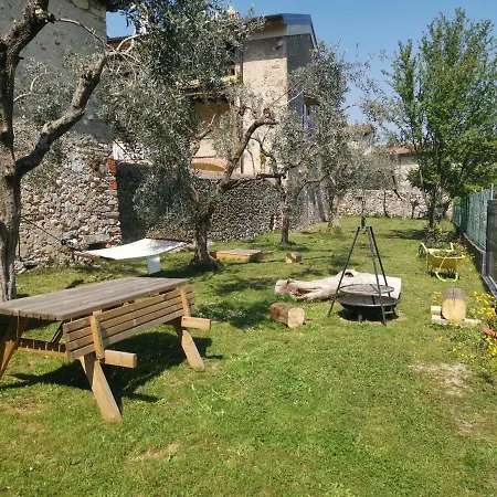 La Casetta Nel Borgo Nascosto - House With Private Garden בית נופש