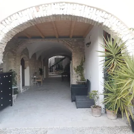 La Casetta Nel Borgo Nascosto - House With Private Garden בית נופש *