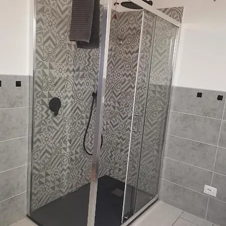 בית נופש La Casetta Nel Borgo Nascosto - House With Private Garden *